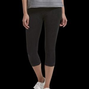 COPY - HUE Play Reversible French Terry Capri Leggings, Black Size S/M